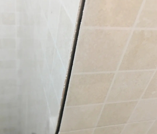 青川瓷砖空鼓维修公司分享阳台瓷砖脱落的修复过程可以分为以下几个步骤