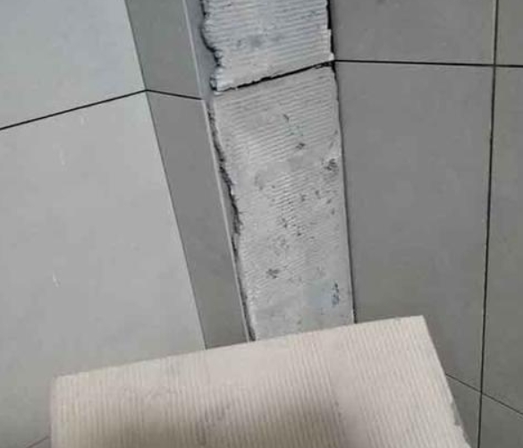 青川瓷砖空鼓维修公司分享下厨房瓷砖脱落的补救措施。